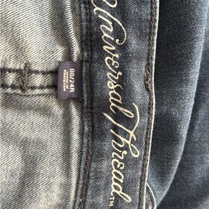 Universal Threads Jeans
